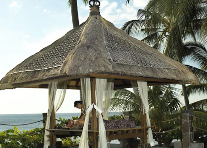 Nugraha Seaview & 3* ロヴィーナ